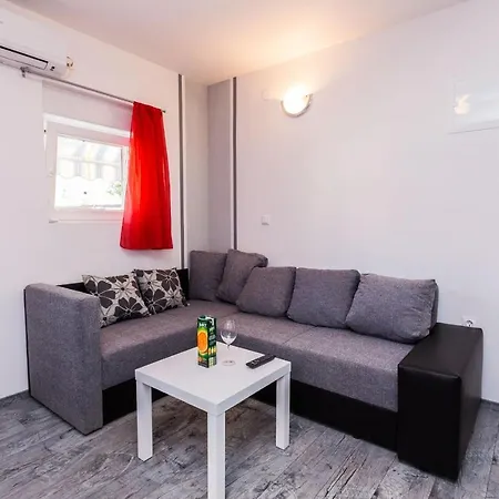 Apartment Lemmy